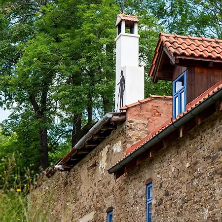 Kamenny Dom Pikovce Abrahamovce