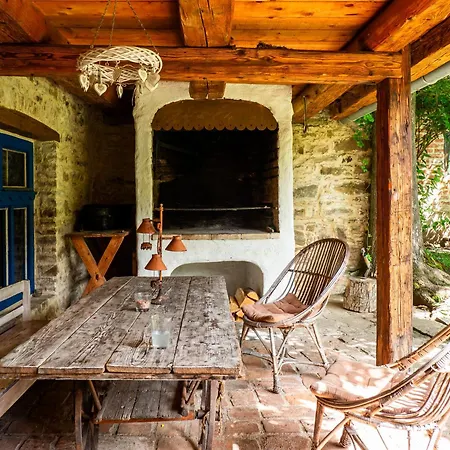 בית נופש Kamenny Dom Pikovce